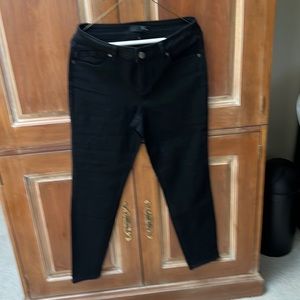 Black jeans size 10 ankle skinny